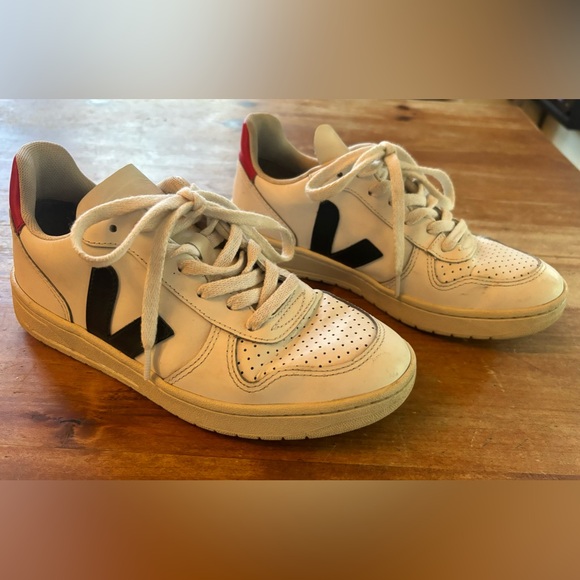 Vera V-10 Sneaker Size 6 - Picture 2 of 7